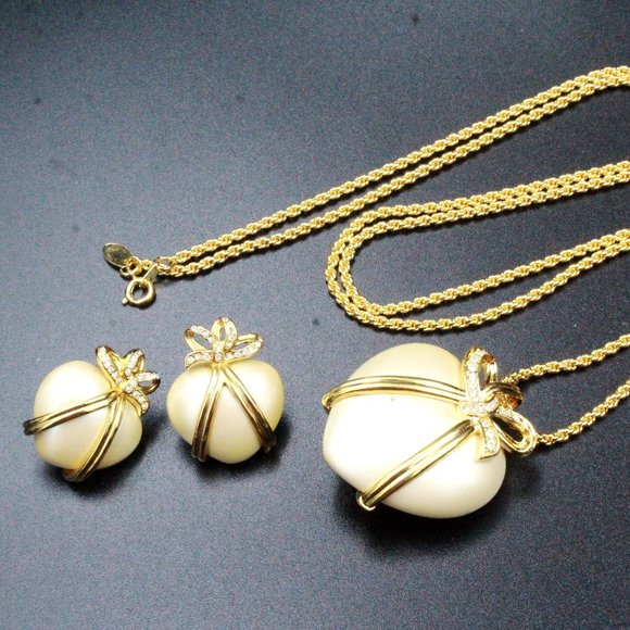 Joan Rivers Contemporary Puff Heart Beige Necklace Earrings Set - Picture 3 of 12